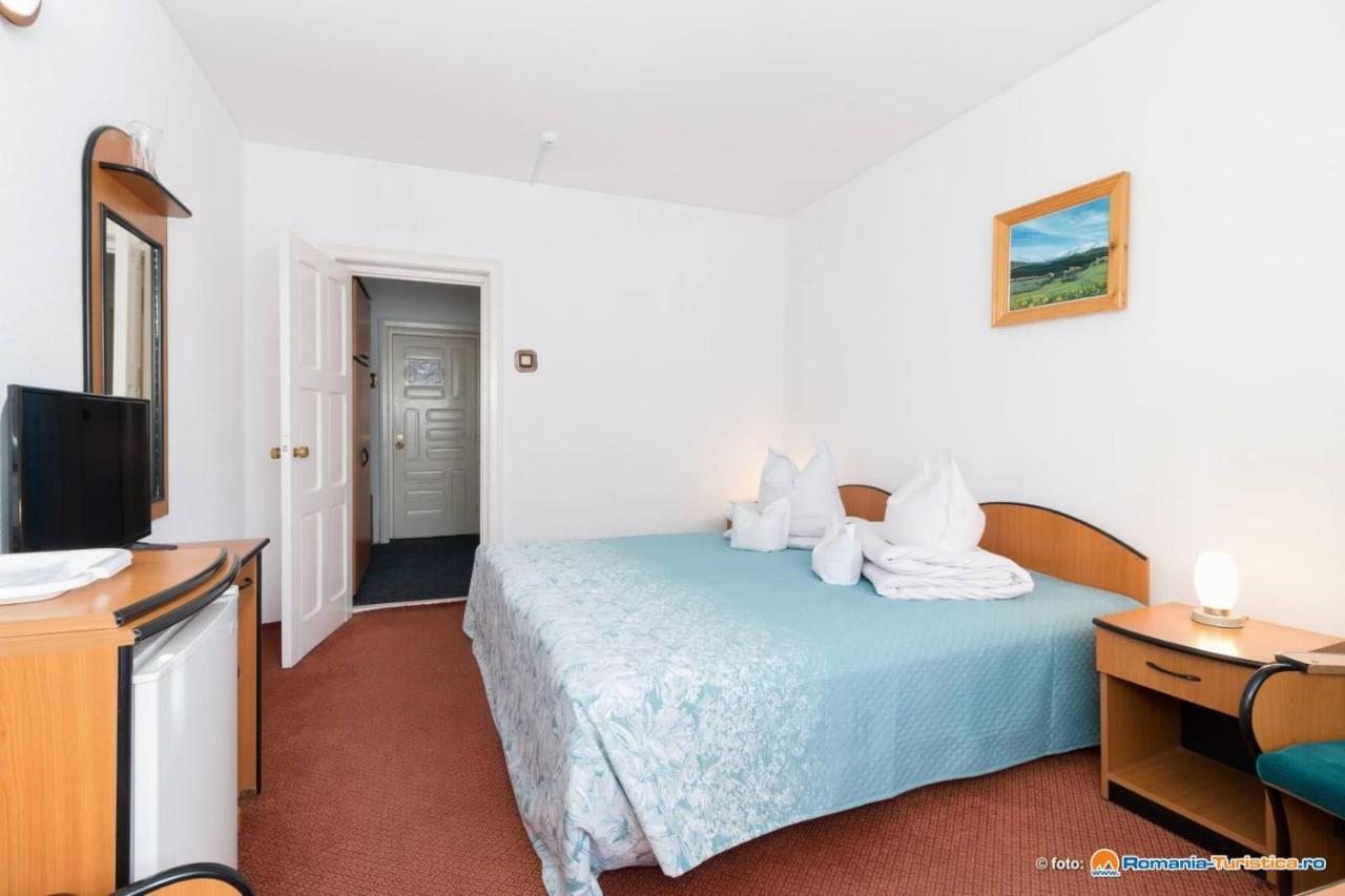 Hotel Bradul Дурау Экстерьер фото