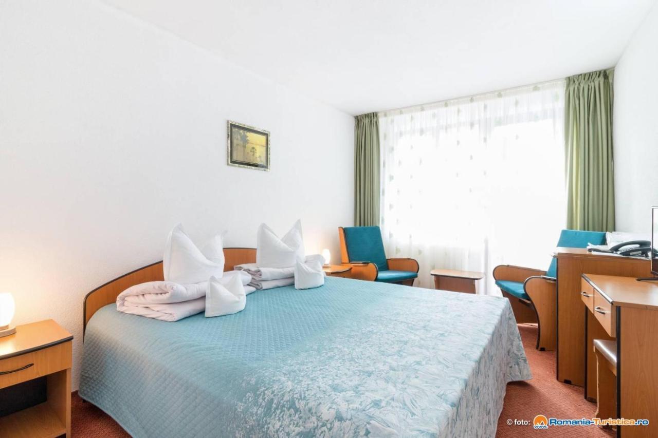Hotel Bradul Дурау Экстерьер фото
