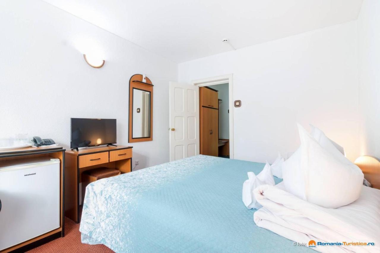 Hotel Bradul Дурау Экстерьер фото
