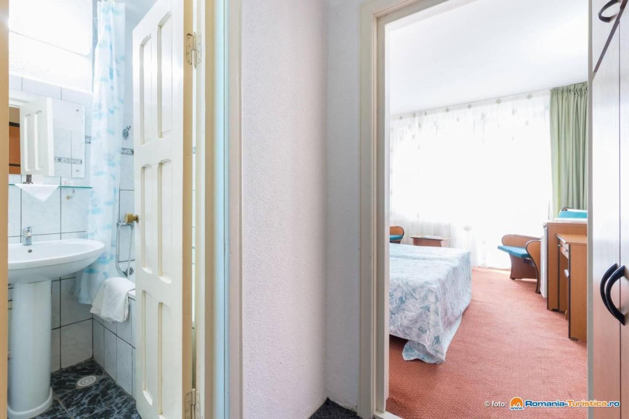 Hotel Bradul Дурау Экстерьер фото