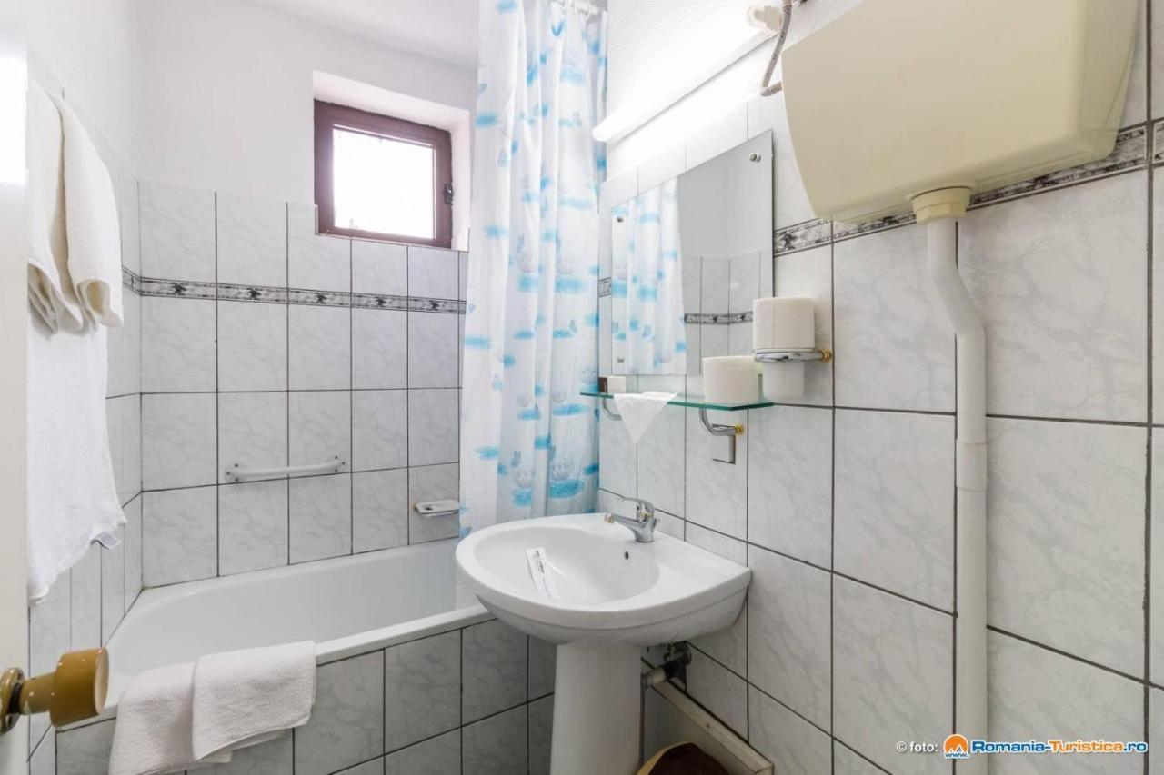 Hotel Bradul Дурау Экстерьер фото